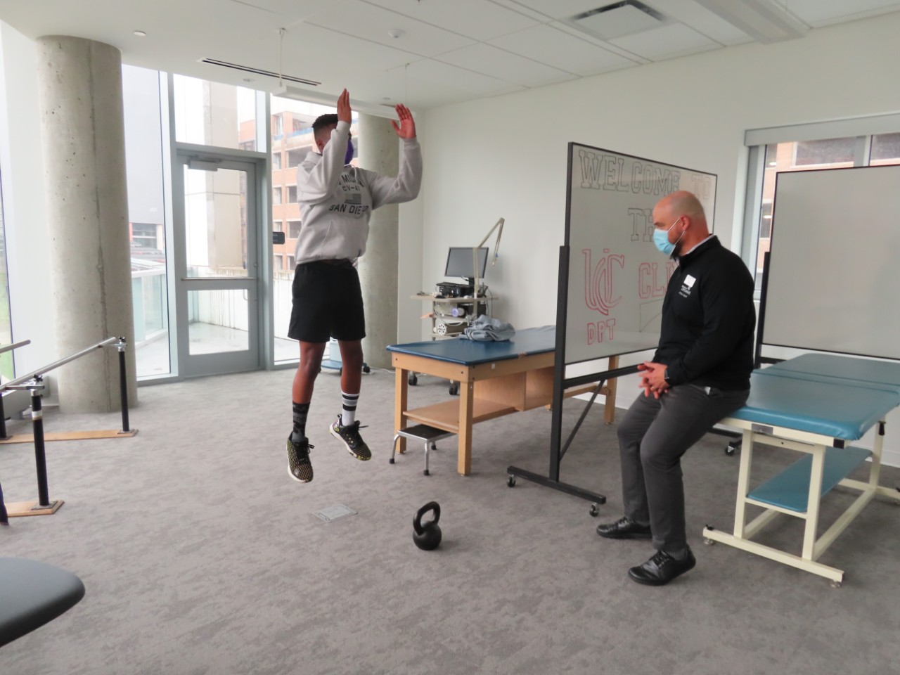 Students working in Physical Therapy Clinic