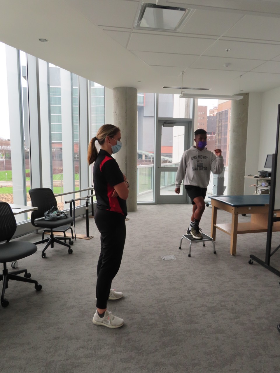 Students working in Physical Therapy Clinic